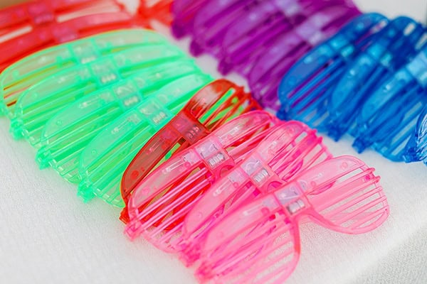 Πρωτότυπη ιδέα με fun γυαλιά για τους καλεσμένους