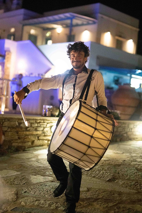 Πρωτότυπη ιδέα με drums για ένα εντυπωσιακό wedding entertainment show