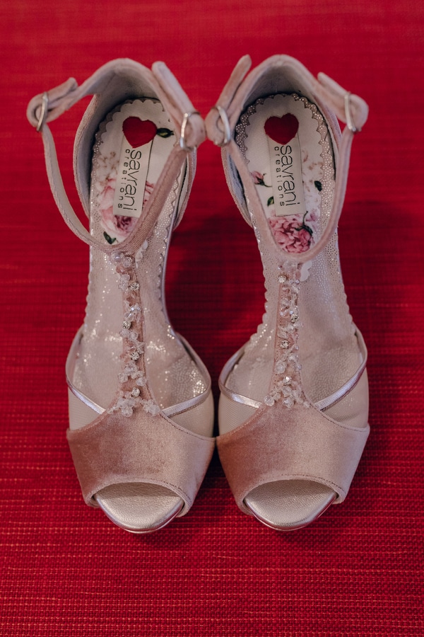 festive-winter-wedding-fairylights-red-hues_04