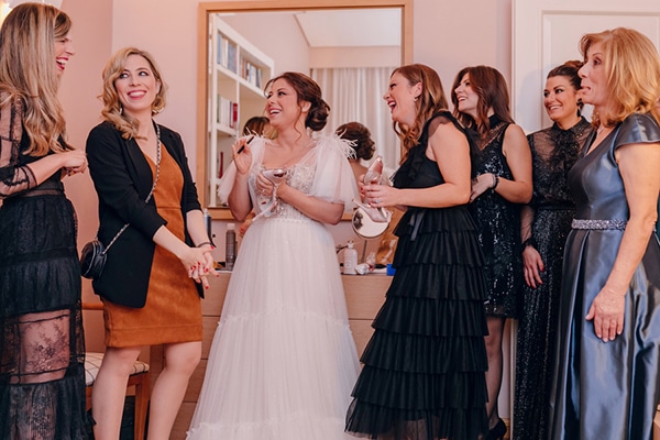 festive-winter-wedding-fairylights-red-hues_06