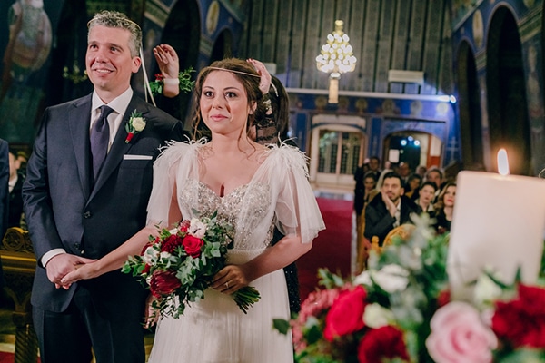 festive-winter-wedding-fairylights-red-hues_09