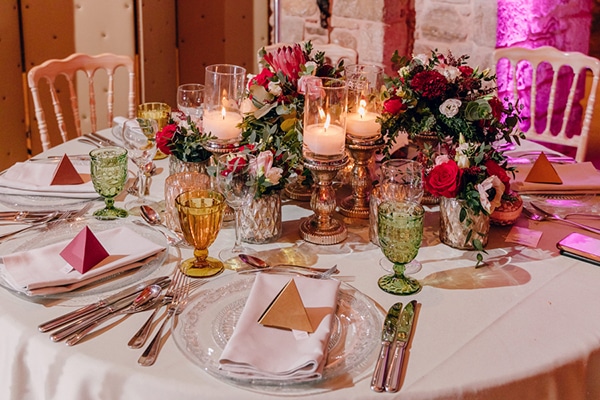 festive-winter-wedding-fairylights-red-hues_14