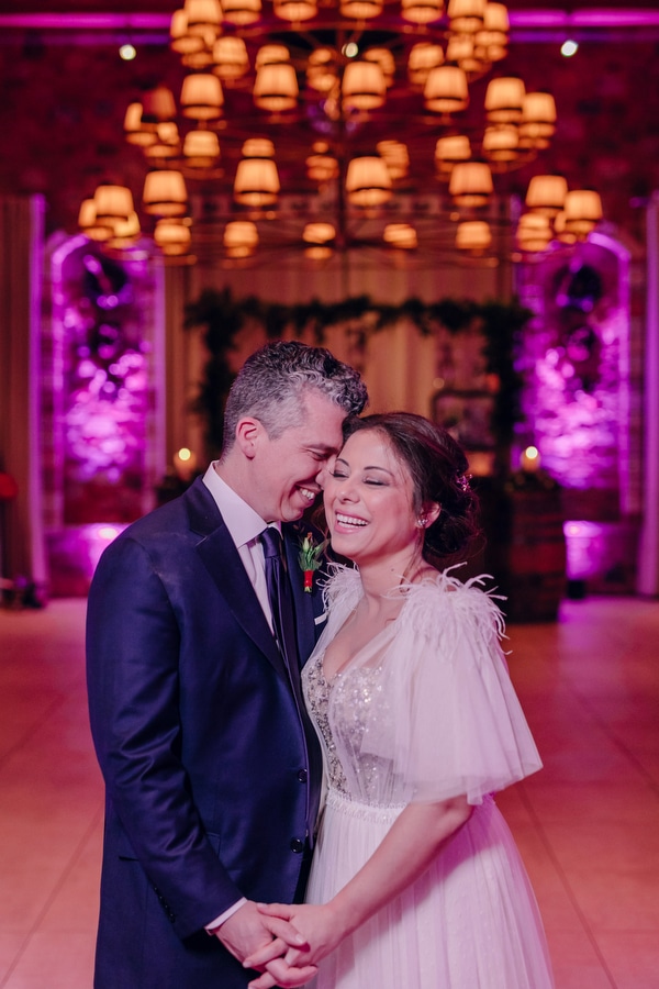 festive-winter-wedding-fairylights-red-hues_17