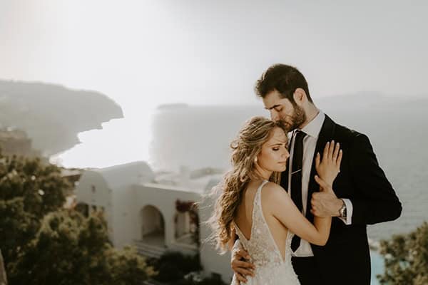 glamorous-wedding-limassol-white-hydrangeas-fairylights_02x