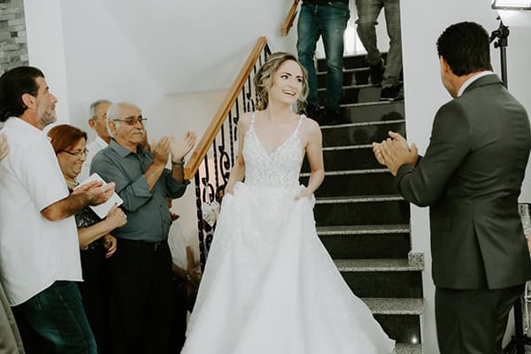 glamorous-wedding-limassol-white-hydrangeas-fairylights_04x