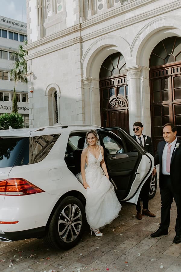 glamorous-wedding-limassol-white-hydrangeas-fairylights_16