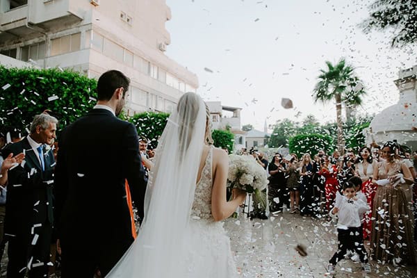glamorous-wedding-limassol-white-hydrangeas-fairylights_25