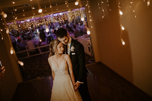 glamorous-wedding-limassol-white-hydrangeas-fairylights_37