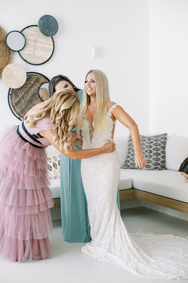 luxurious-summer-wedding-sifnos-island-lush-floral-designs_09