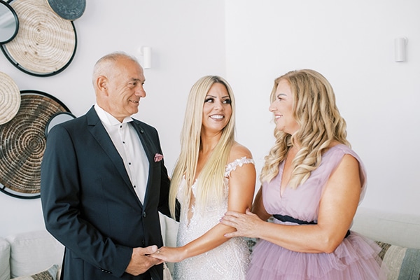 luxurious-summer-wedding-sifnos-island-lush-floral-designs_11