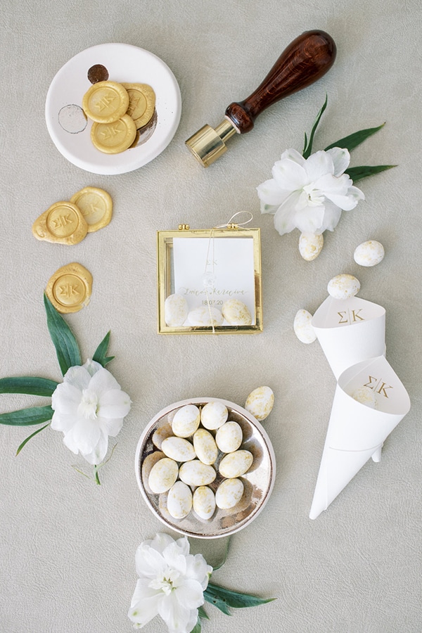 luxurious-summer-wedding-sifnos-island-lush-floral-designs_14