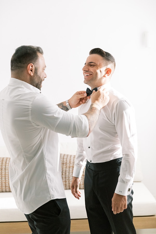 luxurious-summer-wedding-sifnos-island-lush-floral-designs_16