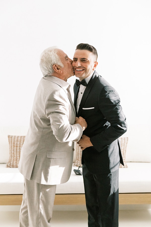 luxurious-summer-wedding-sifnos-island-lush-floral-designs_17