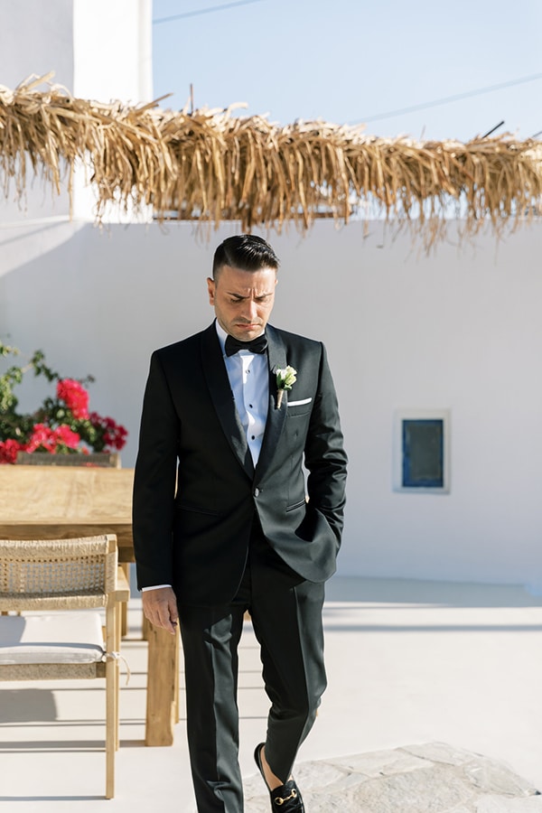 luxurious-summer-wedding-sifnos-island-lush-floral-designs_18