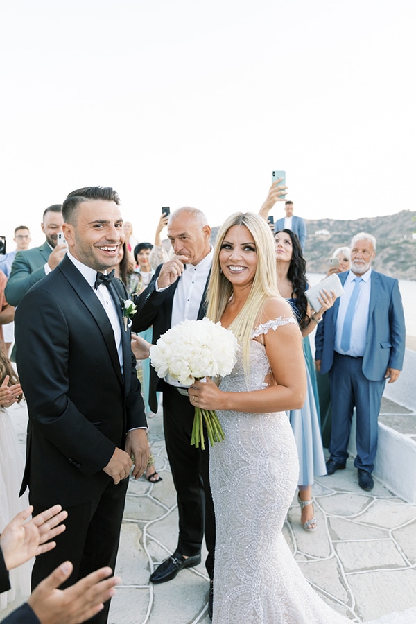 luxurious-summer-wedding-sifnos-island-lush-floral-designs_26