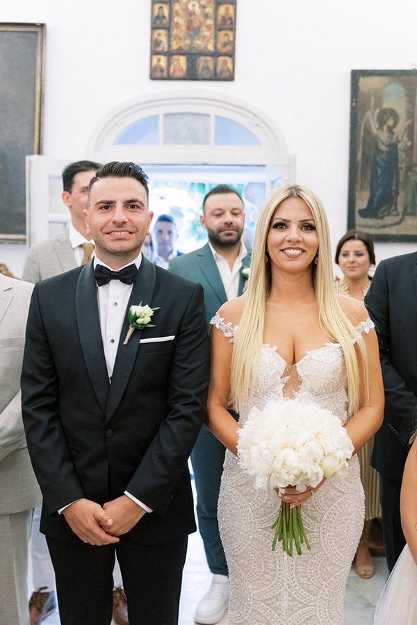 luxurious-summer-wedding-sifnos-island-lush-floral-designs_28