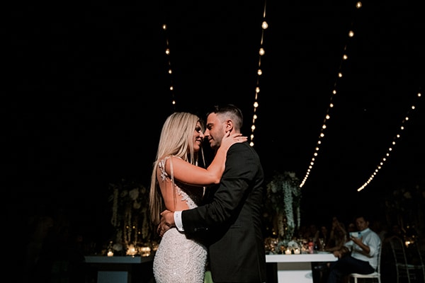 luxurious-summer-wedding-sifnos-island-lush-floral-designs_53