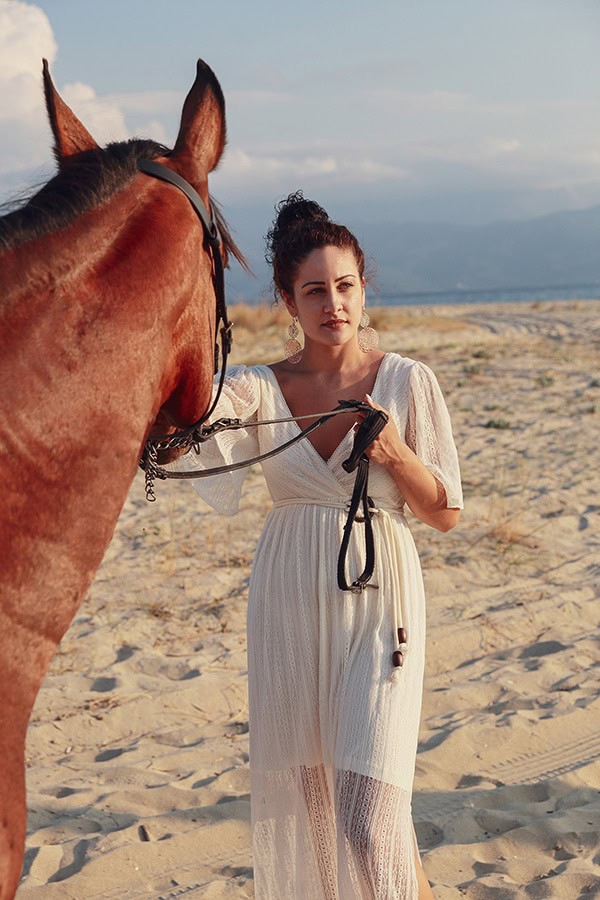 pretty-prewedding-session-horses_06