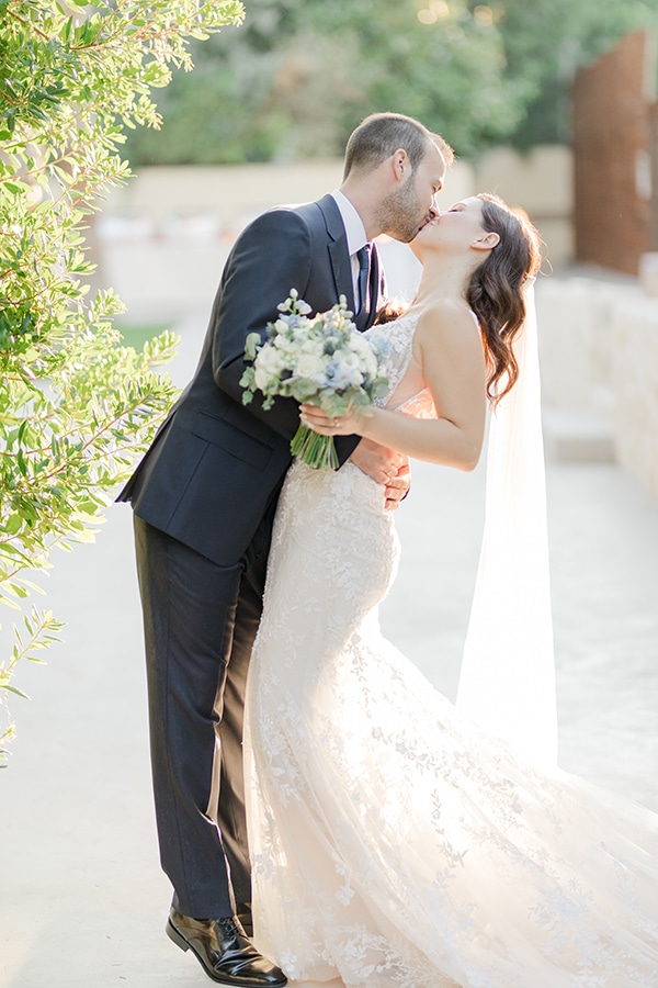 romantic-summer-wedding-athens-dusty-blue-flowers_02x
