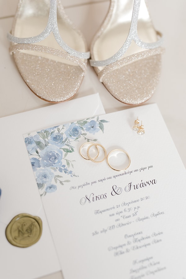 romantic-summer-wedding-athens-dusty-blue-flowers_05