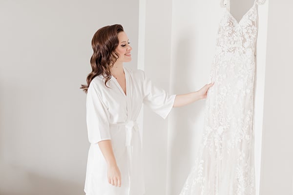 romantic-summer-wedding-athens-dusty-blue-flowers_06