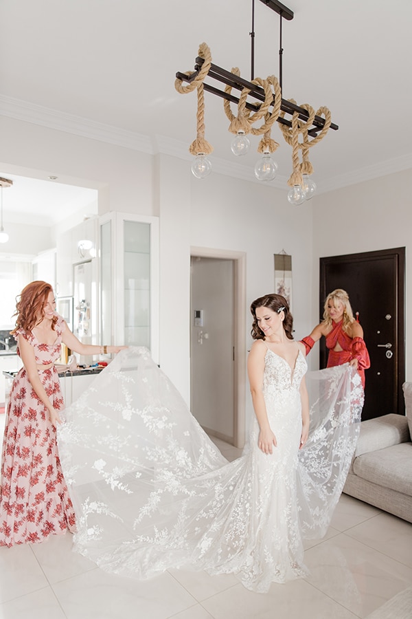 romantic-summer-wedding-athens-dusty-blue-flowers_10