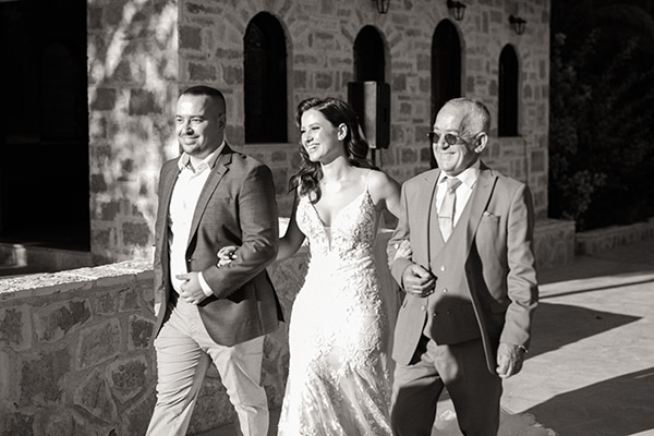 romantic-summer-wedding-athens-dusty-blue-flowers_17