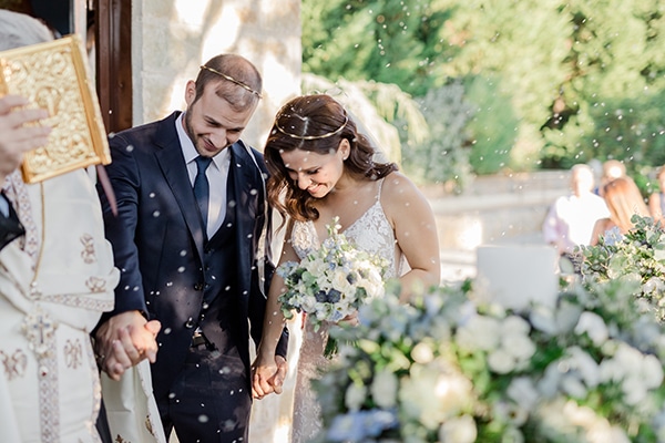 romantic-summer-wedding-athens-dusty-blue-flowers_24