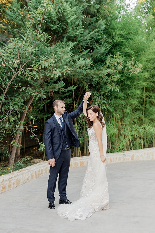 romantic-summer-wedding-athens-dusty-blue-flowers_36