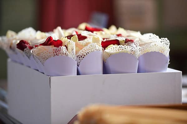 summer-wedding-nicosia-red-roses-lily_11