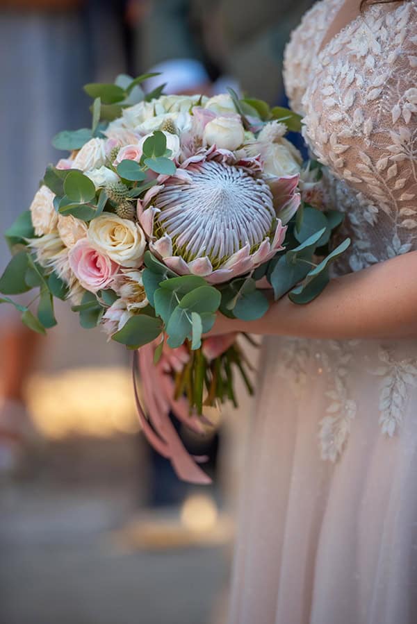 summer-wedding-pyrgos-petreza-protea-pink-mint-hues_06