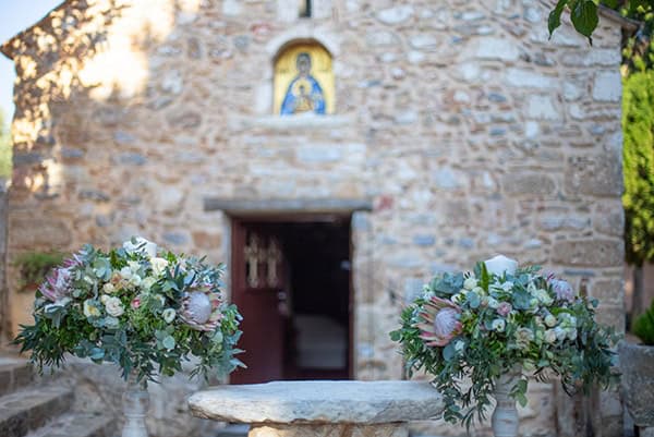 summer-wedding-pyrgos-petreza-protea-pink-mint-hues_09z