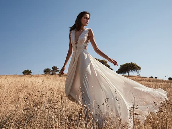 ultra-stylish-wedding-dresses-costarellos_01