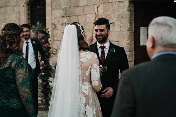 beautiful-winter-wedding-larnaca-warm-hues_16