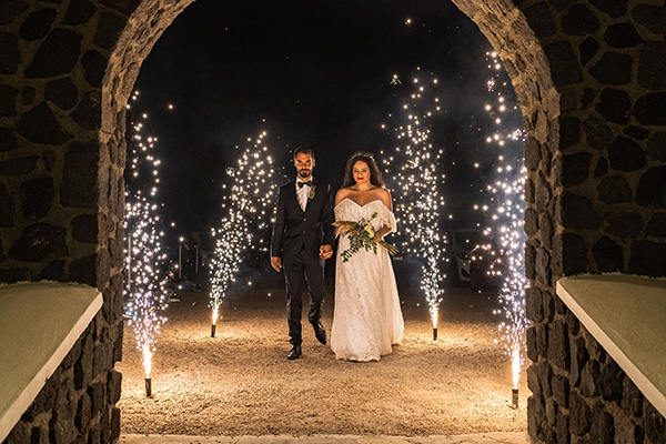 bohemian-fall-wedding-santorini_33x