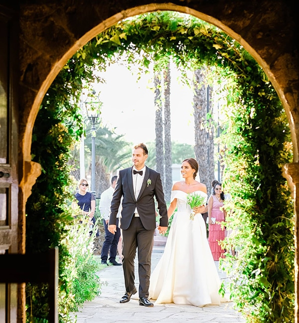 elegant-summer-wedding-nicosia-white-green-hues_22x