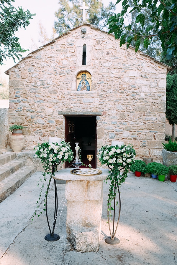 minimal-chic-fall-wedding-athens-white-roses-peonies_04