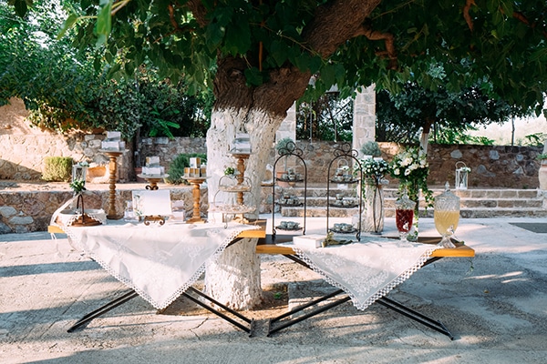 minimal-chic-fall-wedding-athens-white-roses-peonies_06x