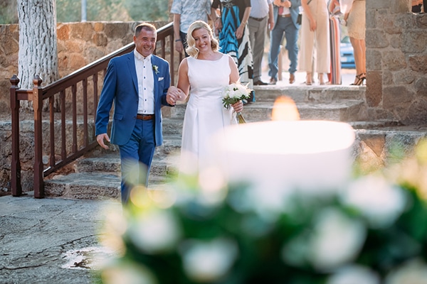 minimal-chic-fall-wedding-athens-white-roses-peonies_09