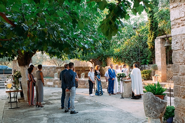 minimal-chic-fall-wedding-athens-white-roses-peonies_11