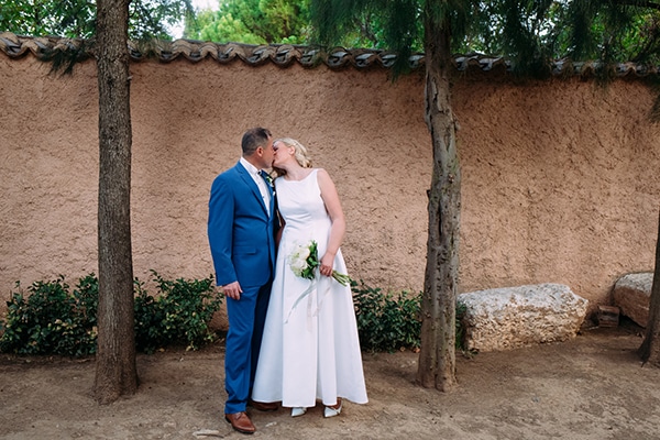 minimal-chic-fall-wedding-athens-white-roses-peonies_17x