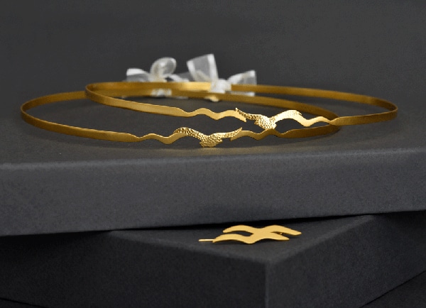 minimal-chic-wedding-wreaths-elegant-wedding_02x