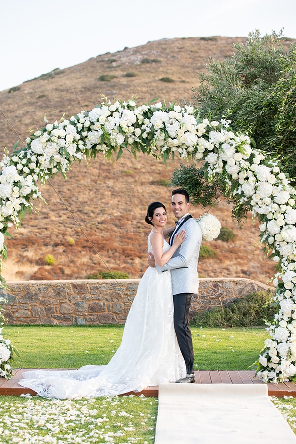 outdoor-summer-wedding-athens-most-romantic-details_27