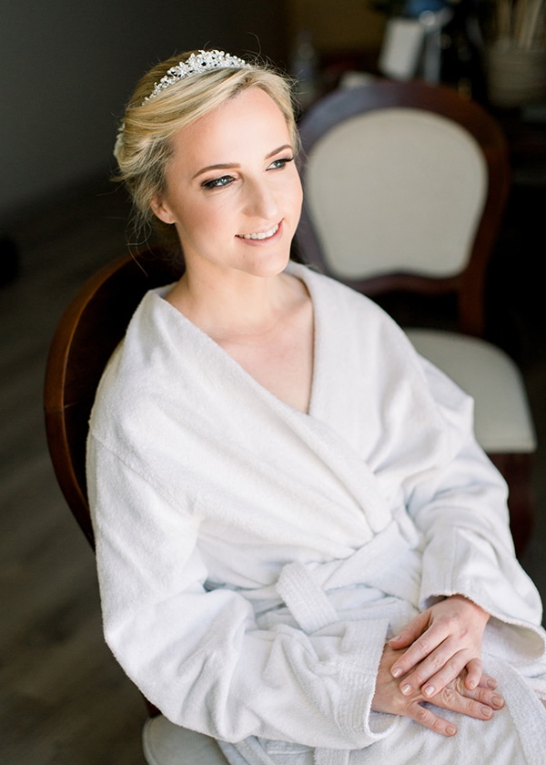 romantic-wedding-corfu-dusty-blue-hues-elegant-touches_05