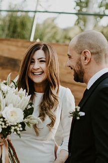 Εντυπωσιακή νυφική ανθοδέσμη με λευκά πρωτέα