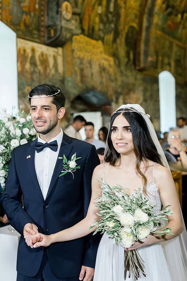 beautiful-summer-wedding-nicosia-olive-leaves-white-roses_12