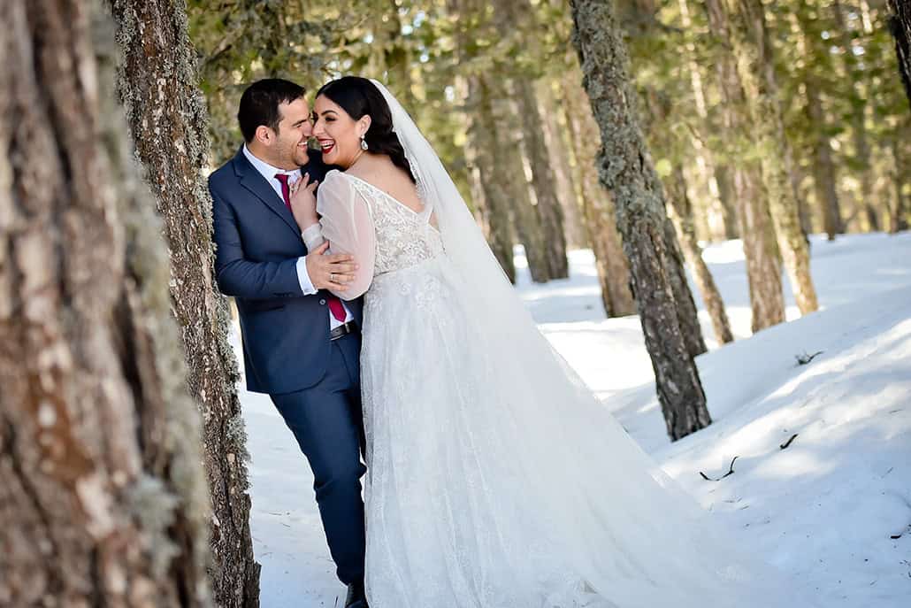 Όμορφος χειμωνιάτικος γάμο στη Λάρνακα με πινελιές του μπορντό │Έλενα & Μένοικος