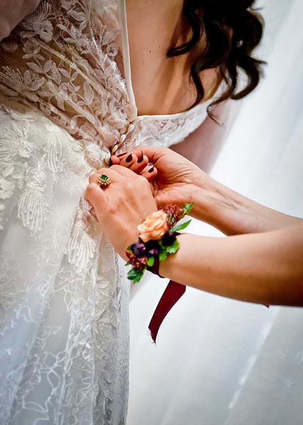 beautiful-winter-wedding-larnaca-burgundy-hues_07