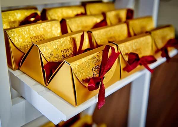 beautiful-winter-wedding-larnaca-burgundy-hues_12