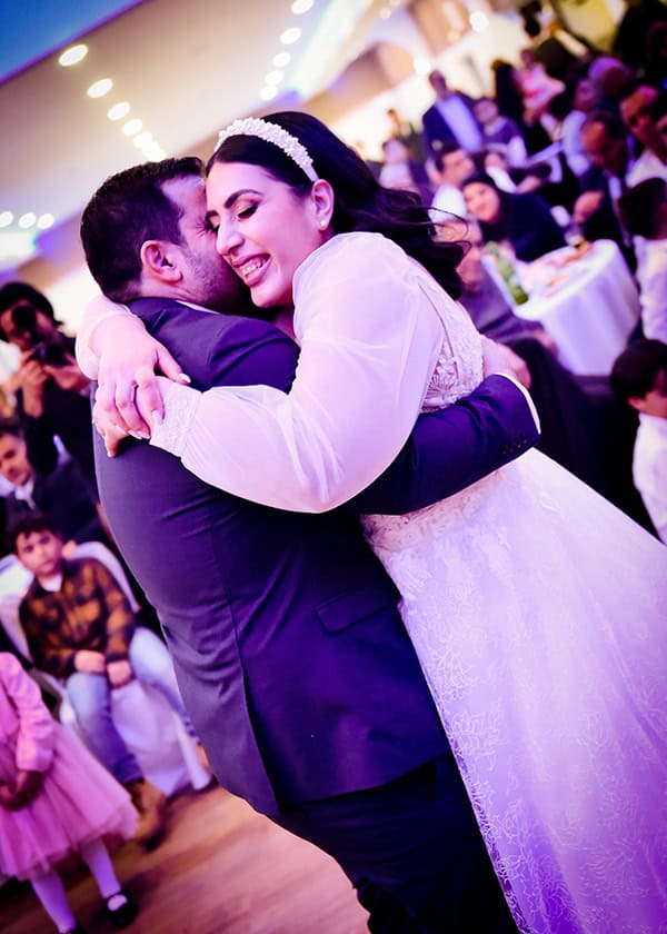 beautiful-winter-wedding-larnaca-burgundy-hues_22